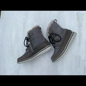 NWT Womens Size 6 Sorel Boots grey
